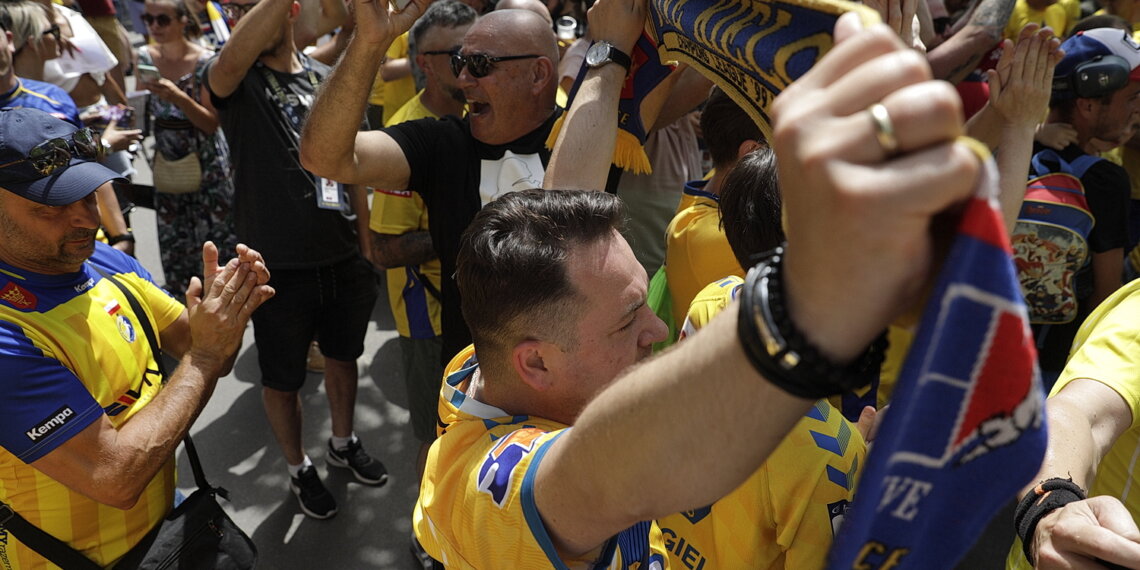 18.06.2022. Kolonia. Kibice Łomży Vive Kielce przed meczem z Telekomem Veszprem w Final Four Ligi Mistrzów