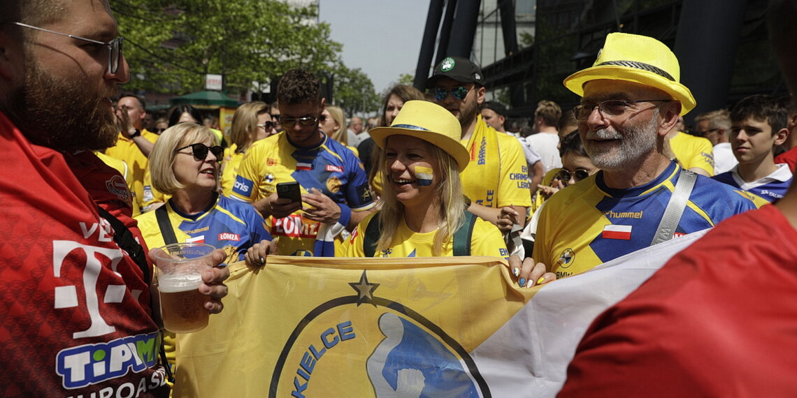 18.06.2022. Kolonia. Kibice Łomży Vive Kielce przed meczem z Telekomem Veszprem w Final Four Ligi Mistrzów