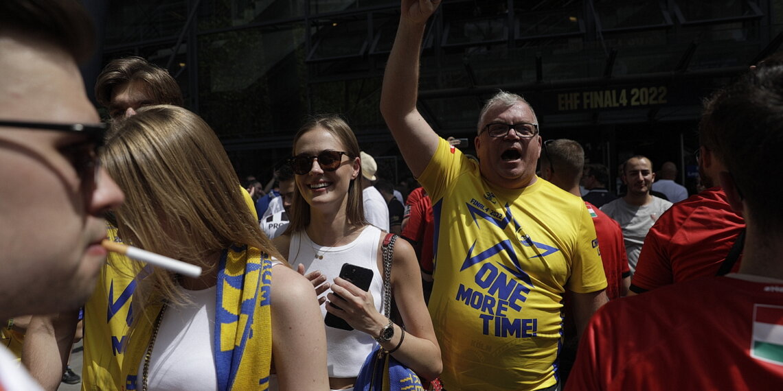 18.06.2022. Kolonia. Kibice Łomży Vive Kielce przed meczem z Telekomem Veszprem w Final Four Ligi Mistrzów