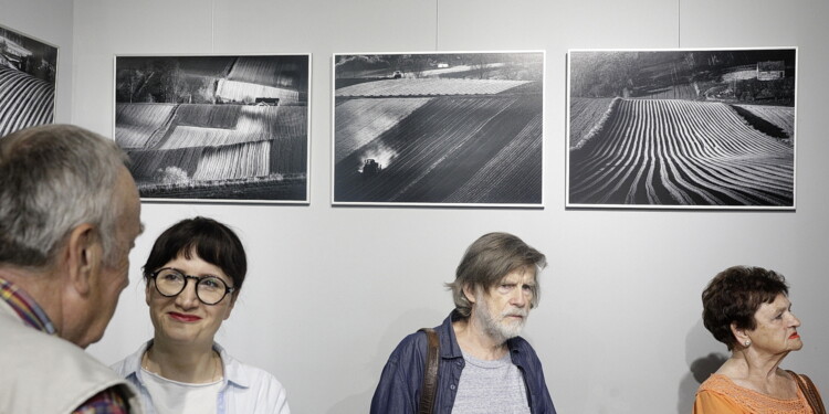 23.06.2022 Kielce. Galeria U Strasza. Wernisaż wystawy Tomasza Batora "Terra" / Fot. Jarosław Kubalski - Radio Kielce