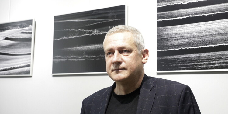 23.06.2022 Kielce. Galeria U Strasza. Wernisaż wystawy Tomasza Batora "Terra" / Fot. Jarosław Kubalski - Radio Kielce