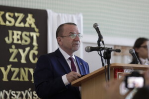 24.06.2022 Jędrzejów, Zespół Szkół im. ks. S. Konarskiego. Wojewódzkie zakończenie roku szkolnego. Na zdjęciu: Marek Bogusławski - wicemarszałek województwa świętokrzyskiego / fot. Jarosław Kubalski - Radio Kielce