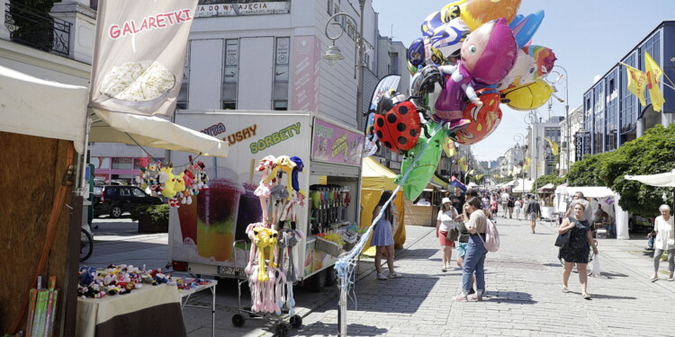 25.06.2022 Kielce. Jarmark na ulicy Sienkiewicza / fot. Jarosław Kubalski - Radio Kielce