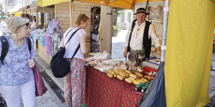 25.06.2022 Kielce. Jarmark na ulicy Sienkiewicza / fot. Jarosław Kubalski - Radio Kielce