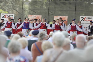 Korowód i koncert rozpoczął festiwal „Jawor - u źródeł kultury” [DUŻO ZDJĘĆ] - Radio Kielce