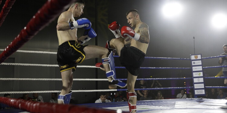 25.06.202 Kielce. Mistrzostwa Polski Seniorów w Kickboxingu. Walka Paweł Józefowicz - Wojciech Konopiński / fot. Jarosław Kubalski - Radio Kielce