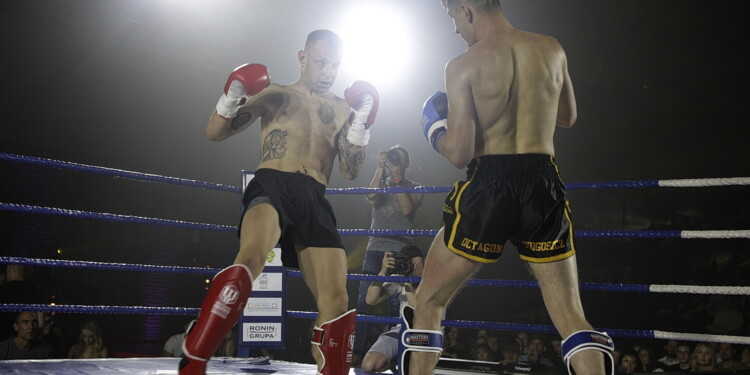 25.06.202 Kielce. Mistrzostwa Polski Seniorów w Kickboxingu. Walka Paweł Józefowicz - Wojciech Konopiński / fot. Jarosław Kubalski - Radio Kielce