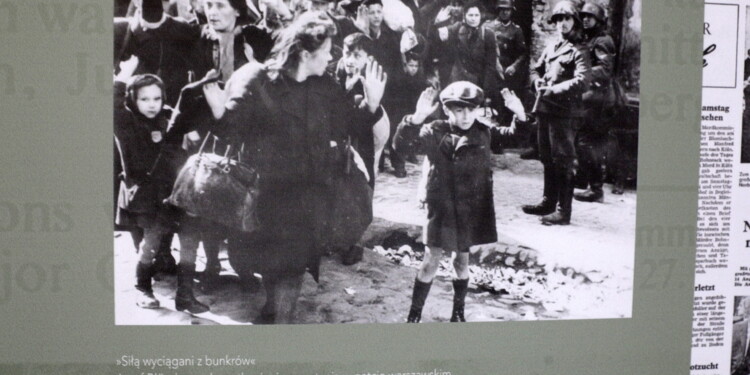 30.06.2022 Michniów. Mauzoleum Martyrologii Wsi Polskich. Wystawa "Porządek i Zagłada. Policja w nazistowskich Niemczech"