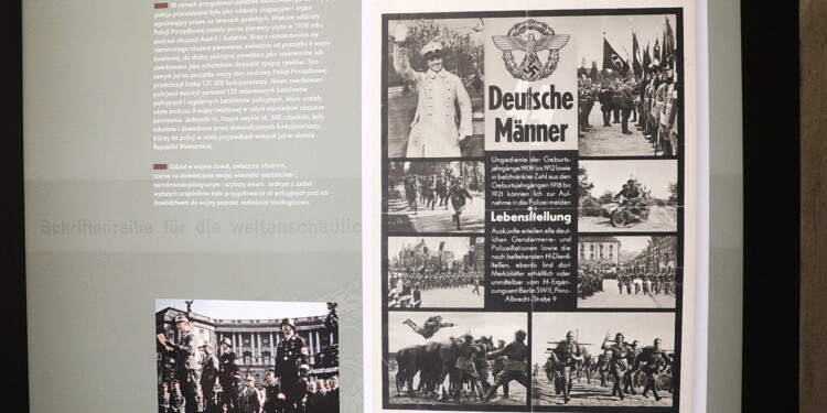 30.06.2022 Michniów. Mauzoleum Martyrologii Wsi Polskich. Wystawa "Porządek i Zagłada. Policja w nazistowskich Niemczech"