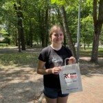30.06.2022. Kielce. Park Miejski. Wakacyjna Szkoła Szachowa Radia Kielce. Na zdjęciu: Sara Wichura - zwyciężczyni turnieju szachowego / Fot. Jakub Rożek - Radio Kielce
