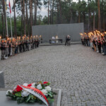 Rajd, którego nie zatrzyma nawet wojna - Radio Kielce Uroczystości na cmentarzu w Bykowni pod Kijowem, na jednym z czterech Cmentarzy Katyńskich / źródło: archiwum prywatne