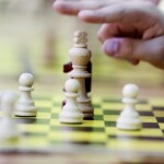 27.06.2022. Kielce. Park Miejski. Wakacyjna Szkoła Szachowa Radia Kielce / Fot. Jarosław Kubalski – Radio Kielce