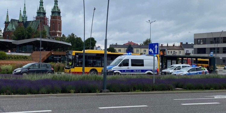 21.06.2022. Kielce. Kolizja autobusu MPK / źródło: słuchasz Radia Kielce