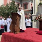 16.06.2022. Sandomierz. Boże Ciało. Procesja eucharystyczna. Na zdjęciu: Krzysztof Nitkiewicz - biskup sandomierski / Grażyna Szlęzak / Radio Kielce