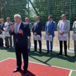 06.06.2022. Mierzwin. Otwarcie wielofunkcyjnego boiska. Na zdjęciu (przy mikrofonie): poseł Krzysztof Lipiec - lider świętokrzyskich struktur PiS / Michał Kita / Radio Kielce