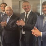 10.06.2022. Włoszczowa. Szpital powiatowy. Otwarcie oddziału chirurgicznego. Na zdjęciu (od lewej): Bartłomiej Dorywalski - poseł PiS, Dariusz Zwierzchowski - starosta włoszczowski, poseł Krzysztof Lipiec, Zbigniew Koniusz - wojewoda świętokrzyski, Artur Konarski - radny sejmiku województwa świętokrzyskiego / Iwona Murawska / Radio Kielce