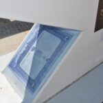 06.06.2022. Kielce, Plac Partyzantów. Przygotowywanie wystawy „Archiwa Rodzinne Niepodległej. Zbiorowy portret rodzin II Rzeczpospolitej" / Archiwum Państwowe w Kielcach