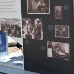 06.06.2022. Kielce, Plac Partyzantów. Przygotowywanie wystawy „Archiwa Rodzinne Niepodległej. Zbiorowy portret rodzin II Rzeczpospolitej" / Archiwum Państwowe w Kielcach