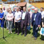 06.06.2022. Kazimierza Wielka. Stadion Sparty. Spotkanie Anny Krupki (w środku) z przedstawicielami lokalnej społeczności, samorządowcami i działaczami sportowymi / Bartosz Bogucki / Radio Kielce