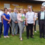 06.06.2022. Kazimierza Wielka. Stadion Sparty. Spotkanie Anny Krupki - minister sportu i turystyki (w środku) z przedstawicielami lokalnej społeczności, samorządowcami i działaczami sportowymi / Bartosz Bogucki / Radio Kielce