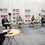 12.06.2022. Kielce. Studio Polityczne Radia Kielce. Na zdjęciu (od lewej): Michał Kita - Radio Kielce, Krzysztof Słoń - PiS, Krzysztof Sławiński - PO KO, Mateusz Brzeziński - Nowa Lewica, Dawid Lewicki - Konfederacja Partia KORWiN, Czesław Siekierski - PSL KP / Kamil Król / Radio Kielce