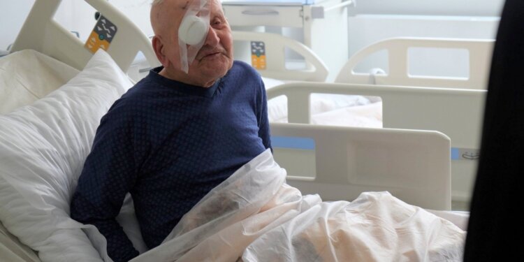 101-letni mieszkaniec Wizny Tadeusz Grabowski przeszedł operację usunięcia zaćmy / Medyk Białostocki