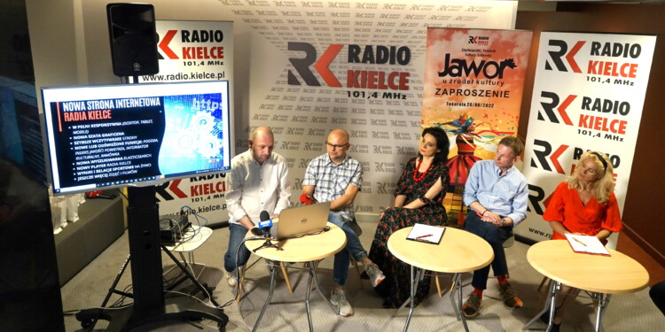 21.06.2022. Radio Kielce. Śniadanie prasowe. Na zdjęciu (od lewej): Robert Felczak - Radio Kielce, Rafał Szymczyk - Radio Kielce, Magdalena Sitek- Radio Kielce, Paweł Solarz - Radio Kielce, Renata Morąg - sekretarz redakcji / Fot. Piotr Kwaśniewski - Radio Kielce