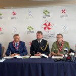 22.06.2022. Kielce. Konferencja nt. 49. Międzynarodowego Harcerskiego Festiwalu Kultury Młodzieży Szkolnej. Na zdjęciu (od lewej): : Marcin Chłodniki - wiceprezydent Kielc, Bogdan Wenta - prezydent Kielc, Tomasz Rejmer - komendant Chorągwi Kieleckiej Związku Harcerstwa Polskiego, hm. Arkadiusz Szostak - dyrektor artystyczny festiwalu i phm. Agnieszka Stochmal, rzecznik prasowy festwialu