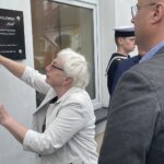 10.06.2022. Bodzentyn. Odsłonięcie tablicy poświęconej Wladyslawowi Wasilewskiemu „Osetowi”. Na zdjęciu: Jolanta Stefanowska - siostrzenica „Oseta” / Anna Głąb / Radio Kielce