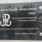 10.06.2022. Bodzentyn. Odsłonięcie tablicy poświęconej Wladyslawowi Wasilewskiemu „Osetowi” / Anna Głąb / Radio Kielce