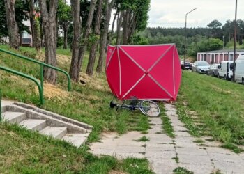 09.06.2022. Staszów ul. Komisji Edukacji Narodowej. Śmierć rowerzysty / KPP Staszów