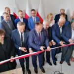 11.06.2022. Busko-Zdrój. Otwarcie biura poselskiego Marka Kwitka. Na zdjęciu (od lewej): Alicja Kwitek - żona posła Marka Kwitek, Zbigniew Koniusz-  wojewoda świętokrzyski, poseł Marek Kwitek, poseł Krzysztof Lipiec, Waldemar Sikora - burmistrz Buska-Zdroju, Jan Bartosik - pełnomocnik powiatowy PiS, Teresa Krupska - radna powiatu buskiego / Marta Gajda-Kruk / Radio Kielce