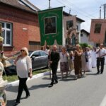 16.06.2022. Kazimierza Wielka. Boże Ciało. Procesja eucharystyczna w parafii pw. Podwyższenia Krzyża Świętego / Marta Gajda-Kruk / Radio Kielce