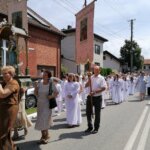 16.06.2022. Kazimierza Wielka. Boże Ciało. Procesja eucharystyczna w parafii pw. Podwyższenia Krzyża Świętego / Marta Gajda-Kruk / Radio Kielce
