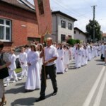 16.06.2022. Kazimierza Wielka. Boże Ciało. Procesja eucharystyczna w parafii pw. Podwyższenia Krzyża Świętego / Marta Gajda-Kruk / Radio Kielce
