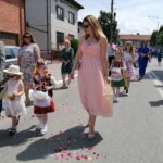 16.06.2022. Kazimierza Wielka. Boże Ciało. Procesja eucharystyczna w parafii pw. Podwyższenia Krzyża Świętego / Marta Gajda-Kruk / Radio Kielce