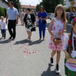 16.06.2022. Kazimierza Wielka. Boże Ciało. Procesja eucharystyczna w parafii pw. Podwyższenia Krzyża Świętego / Marta Gajda-Kruk / Radio Kielce