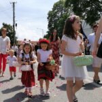 16.06.2022. Kazimierza Wielka. Boże Ciało. Procesja eucharystyczna w parafii pw. Podwyższenia Krzyża Świętego / Marta Gajda-Kruk / Radio Kielce