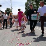 16.06.2022. Kazimierza Wielka. Boże Ciało. Procesja eucharystyczna w parafii pw. Podwyższenia Krzyża Świętego / Marta Gajda-Kruk / Radio Kielce