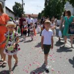 16.06.2022. Kazimierza Wielka. Boże Ciało. Procesja eucharystyczna w parafii pw. Podwyższenia Krzyża Świętego / Marta Gajda-Kruk / Radio Kielce