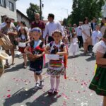 16.06.2022. Kazimierza Wielka. Boże Ciało. Procesja eucharystyczna w parafii pw. Podwyższenia Krzyża Świętego / Marta Gajda-Kruk / Radio Kielce
