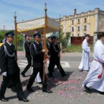 16.06.2022. Kazimierza Wielka. Boże Ciało. Procesja eucharystyczna w parafii pw. Podwyższenia Krzyża Świętego / Marta Gajda-Kruk / Radio Kielce