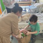 01.06.2022. Kielce. Prezenty dla dzieci z Oddziału Onko-hematologicznego Wojewódzkiego Szpitala Zespolonego / Iwona Murawska / Radio Kielce