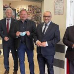 11.06.2022. Kielce. Obchody 100-lecia istnienia szpitala dziecięcego. Na zdjęciu (od lewej): Beata Gładysiewicz - gastroenterolog, specjalista chorób dziecięcych, Przemysław Wolak - kierownik Kliniki Chirurgii Dziecięcej, Urologii i Traumatologii, Włodzimierz Wielgus - wieloletni dyrektor szpitala dziecięcego w Kielcach, zastępca dyrektora Wojewódzkiego Szpitala Zespolonego, Bartosz Stemplewski - dyrektor Wojewódzkiego Szpitala Zespolonego, Marek Bogusławski -  wicemarszałek województwa świętokrzyskiego / Iwona Murawska / Radio Kielce