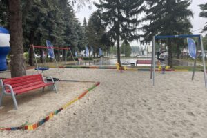 04.06.2022. Sandomierz. Nowy plac zabaw na terenie MOSIR-u / Grażyna Szlęzak / Radio Kielce