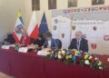 09.06.2022. Sandomierz. Konwent Marszałków Województw RP. Na zdjęciu (od lewej): Renata Janik - wicemarszałek województwa świętokrzyskiego, Emma Toledano  Laredo z tłumaczką i Andrzej Bętkowski - marszałek województwa świętokrzyskiego / Grażyna Szlęzak / Radio Kielce