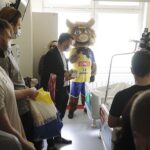 01.06.2022. Kielce. Piłkarze Łomży Vive Kielce z wizytą w Świętokrzyskim Centrum Pediatrii / Jarosław Kubalski / Radio Kielce