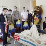 01.06.2022. Kielce. Piłkarze Łomży Vive Kielce z wizytą w Świętokrzyskim Centrum Pediatrii / Jarosław Kubalski / Radio Kielce