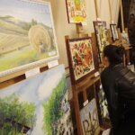 08.06.2022. Kielce, Pałacyk Zielińskiego. Licytacja prac ukraińskich artystów / Jarosław Kubalski / Radio Kielce