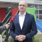 01.06.2022. Kielce. Minister Piotr Wawrzyk odwiedził małych pacjentów w Świętokrzyskim Centrum Pediatrii. Na zdjęciu: Piotr Wawrzyk - wiceminister spraw zagranicznych / Wiktor Taszłow / Radio Kielce
